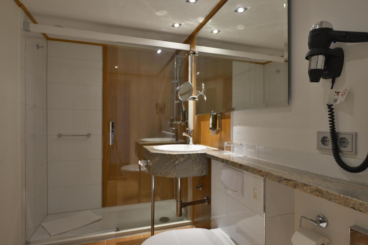 Celler Hof Hotel ภายนอก รูปภาพ