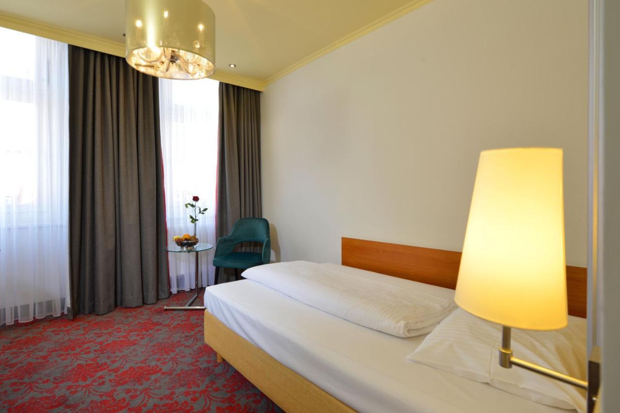 Celler Hof Hotel ภายนอก รูปภาพ