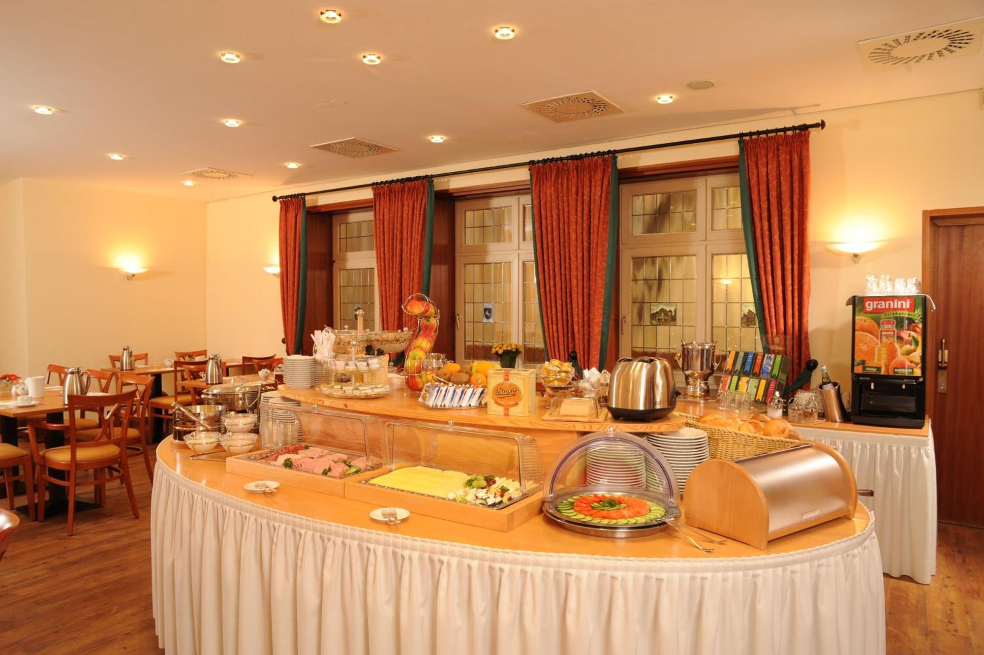 Celler Hof Hotel ภายนอก รูปภาพ