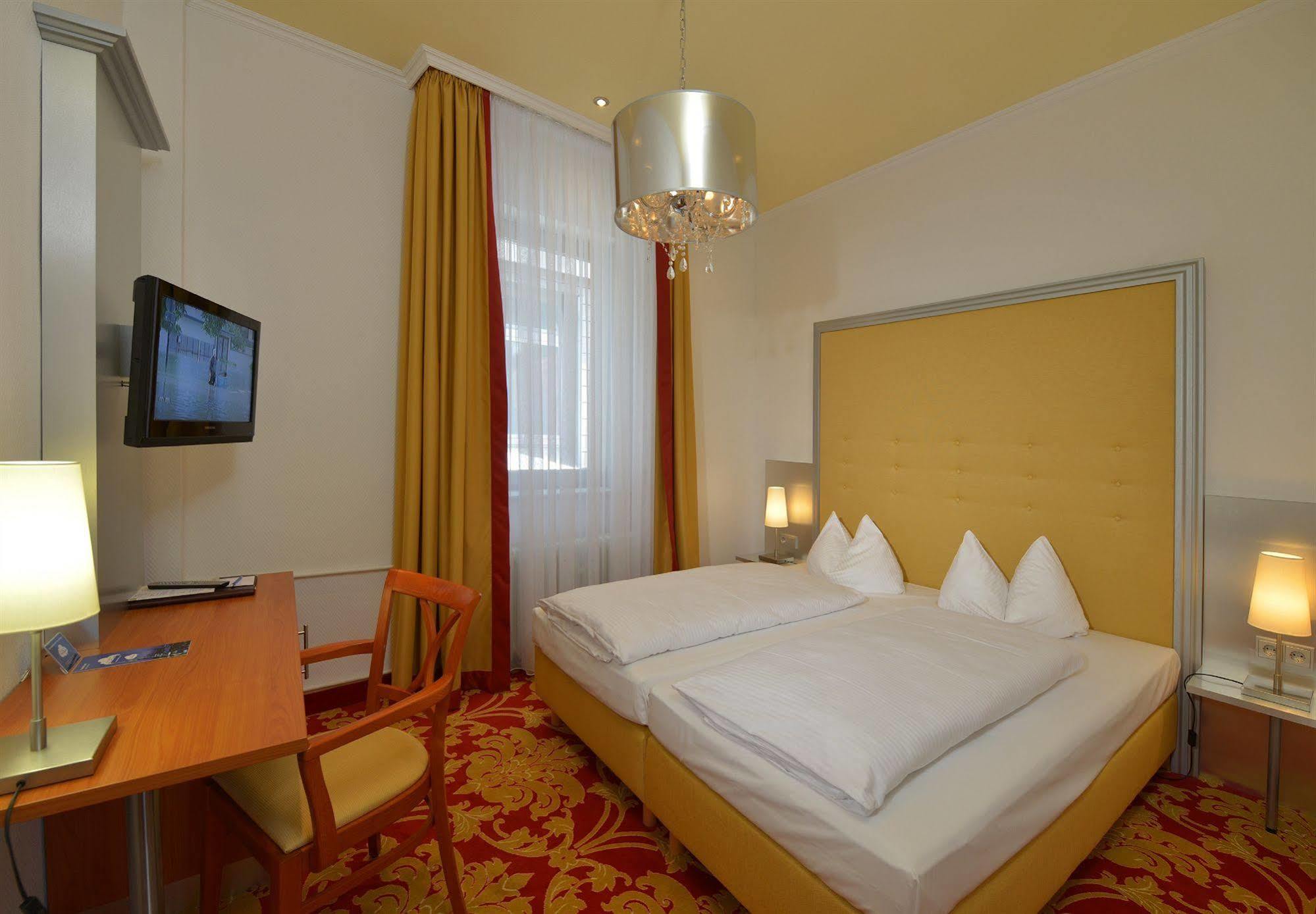 Celler Hof Hotel ภายนอก รูปภาพ