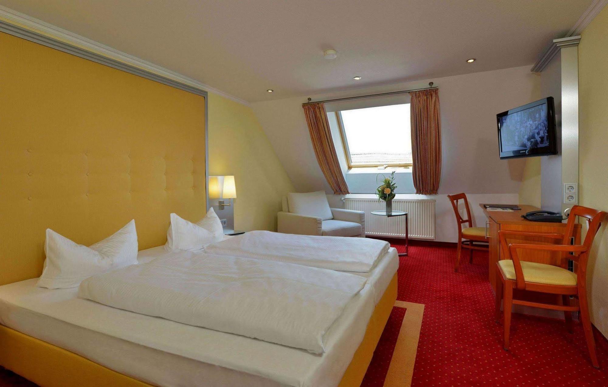 Celler Hof Hotel ภายนอก รูปภาพ